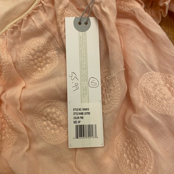 ⬇️SUMMER CLEARANCE ⬇️ NWT off the shoulder shirt - Picture 6 of 8